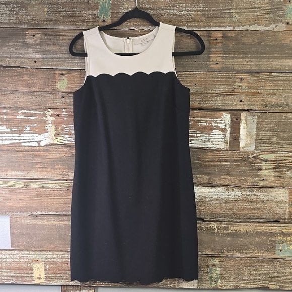 LOFT Elegant Black and White Dress w/cute Sculpted Hem, Ladies Size 4 - Picture 1 of 4